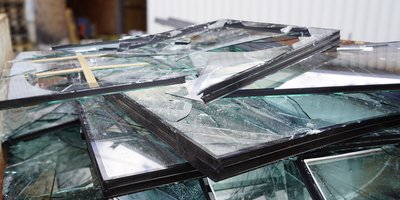 Zerbrochene Fensterscheiben