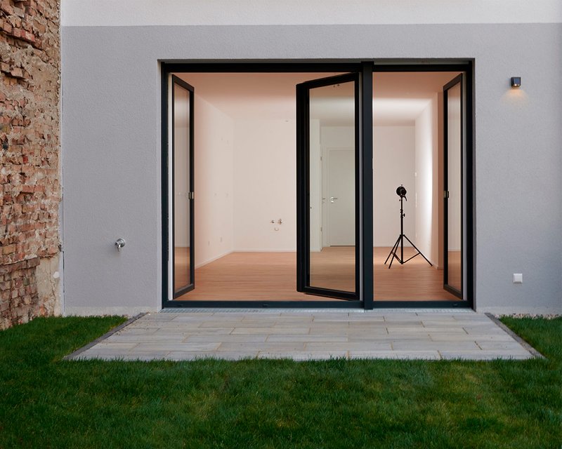 Moderne Terrassentür mit schlanken Profilen