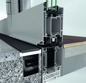 Schnittmodell Aluminium-Türsystem Schüco AD UP mit Nullniveau-Schwelle und Entwässerungsrinne